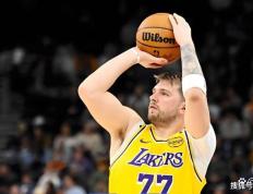 IM体育-小牛队球员东契奇压哨三分绝杀对手