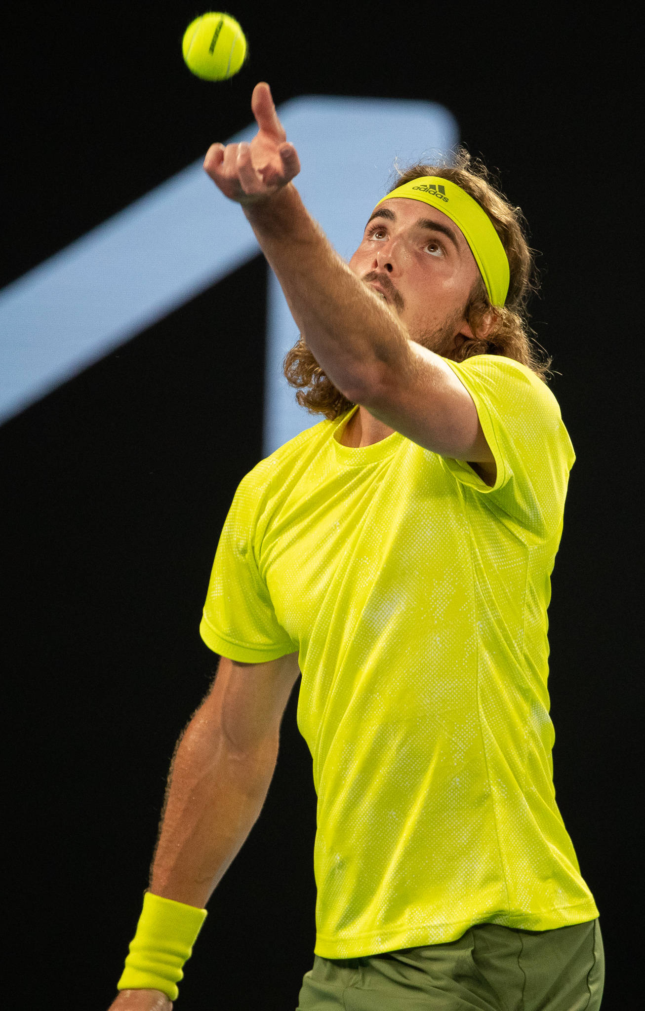 IM体育在线注册-英国网球队逆转澳大利亚网球队，西西帕斯统治全场的简单介绍