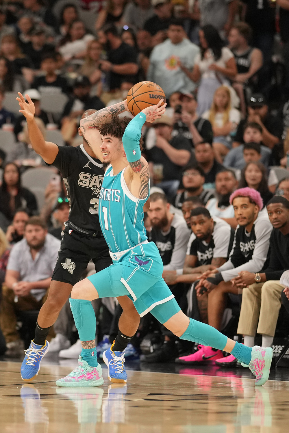 IM体育官方网站-黄蜂领袖球员因违规行为被禁赛,球队面临困境的简单介绍