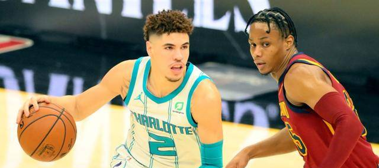 IM体育官方网站-黄蜂领袖球员因违规行为被禁赛,球队面临困境的简单介绍