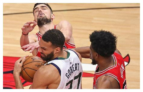 IM体育官方网-关于爵士险胜新疆队，拉文扛起全队的信息