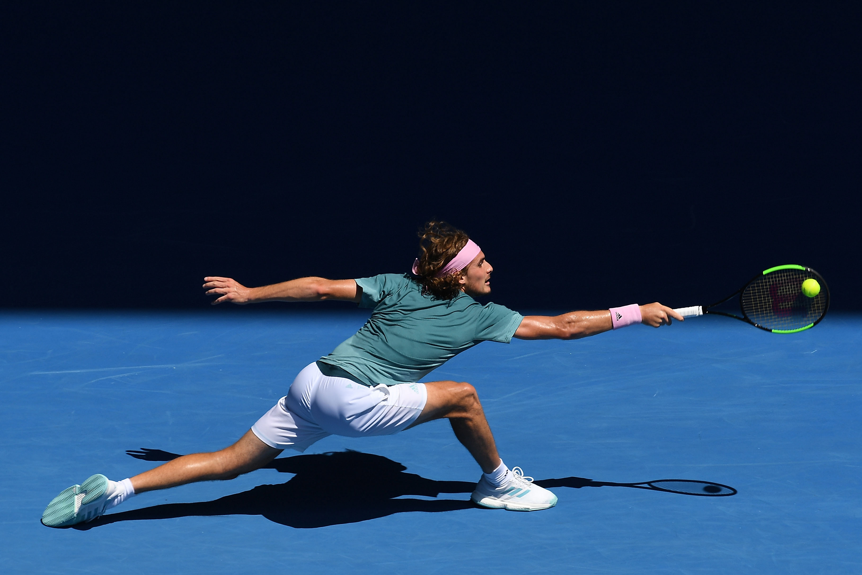 IM体育社区互动入口-澳网碾压拉沃尔杯，西西帕斯惊艳四座