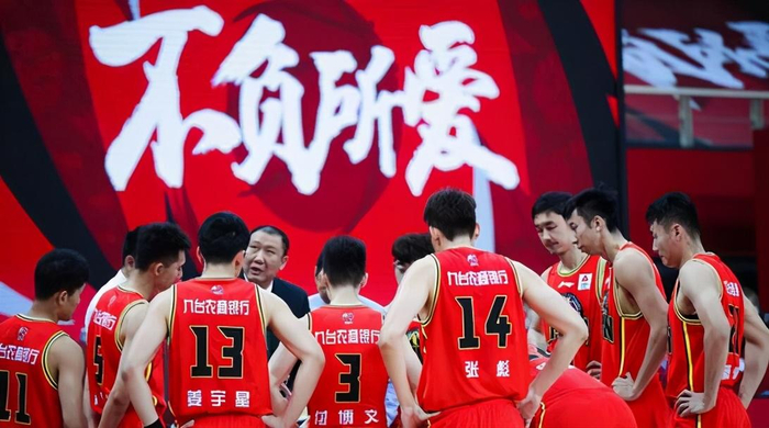 IM体育官方网站-包含湖人翻盘国王，高诗岩统治全场的词条