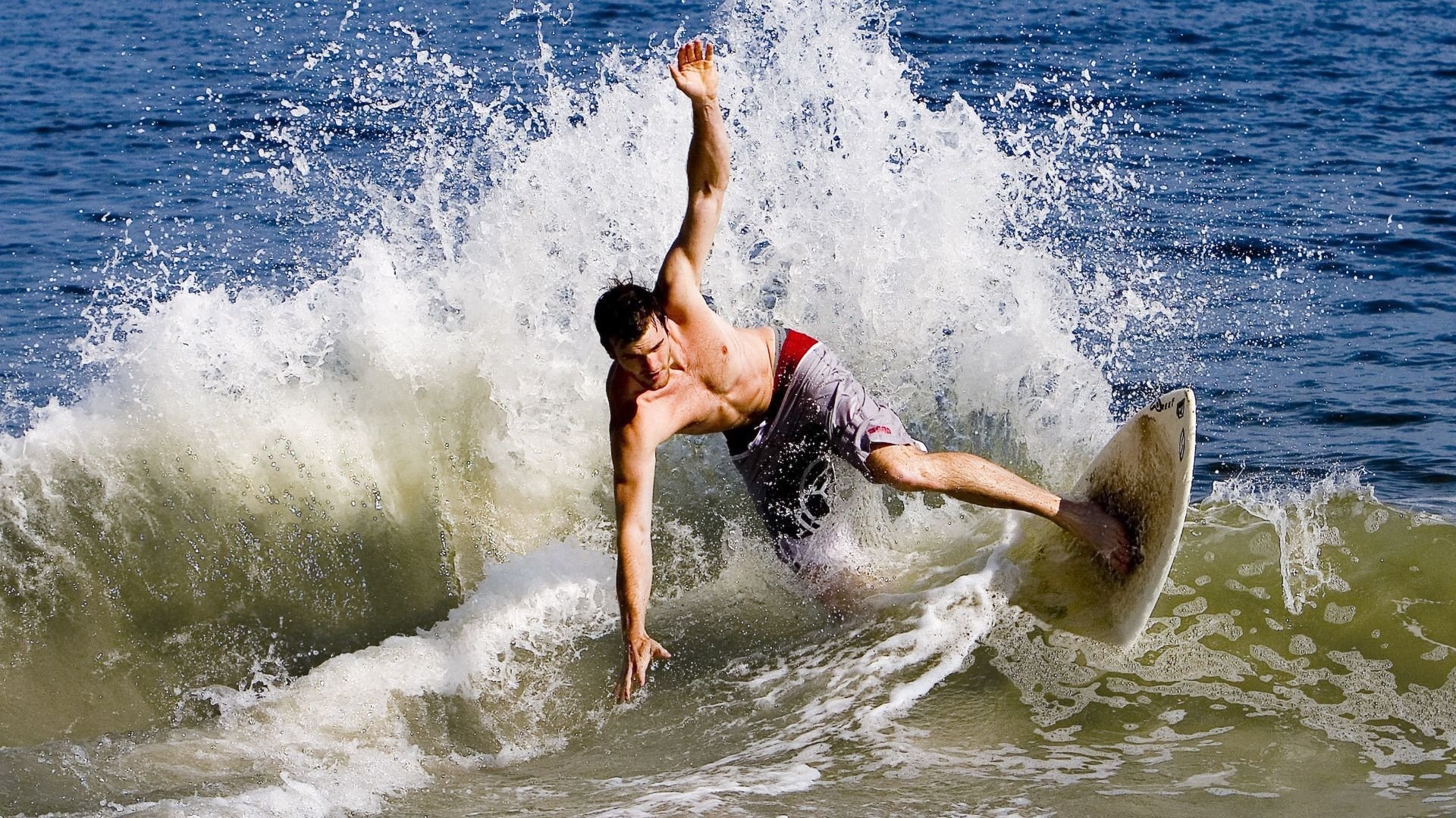 IM体育在线注册-贝恩爆发之夜,鹈鹕决胜局逆风带走广东,诠释篮球的不可复制性